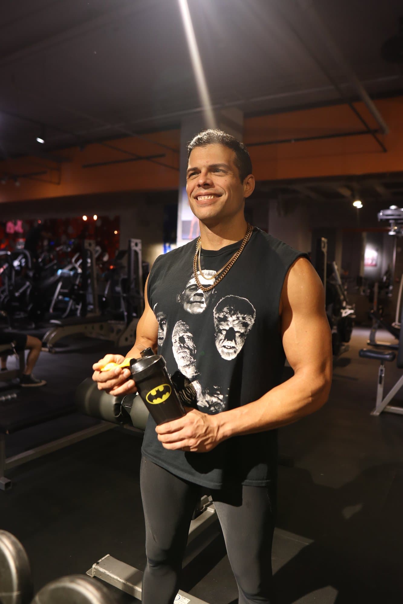 Alexio Gessa smiling in the gym with a shaker bottle